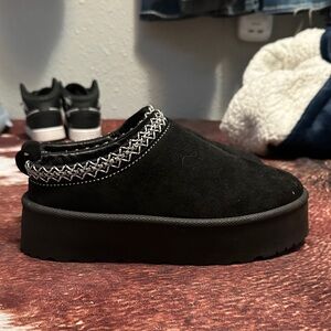 Olivia & Kate Black Slip-On Shoes
